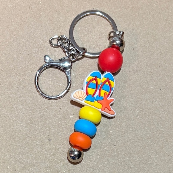 Silicone Bead Keychain - Beach/Flip Flops/Summer/Sand - Picture 1 of 2